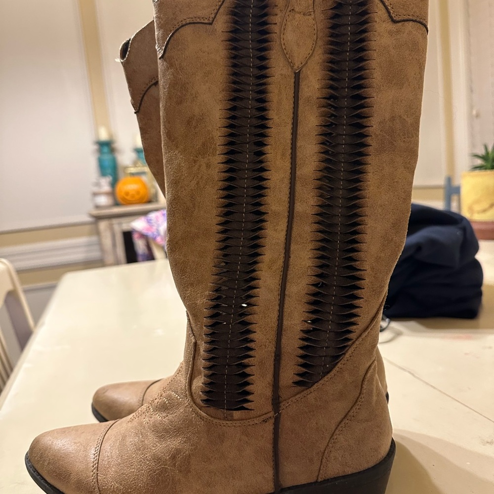 Boots - Picture 2 of 5